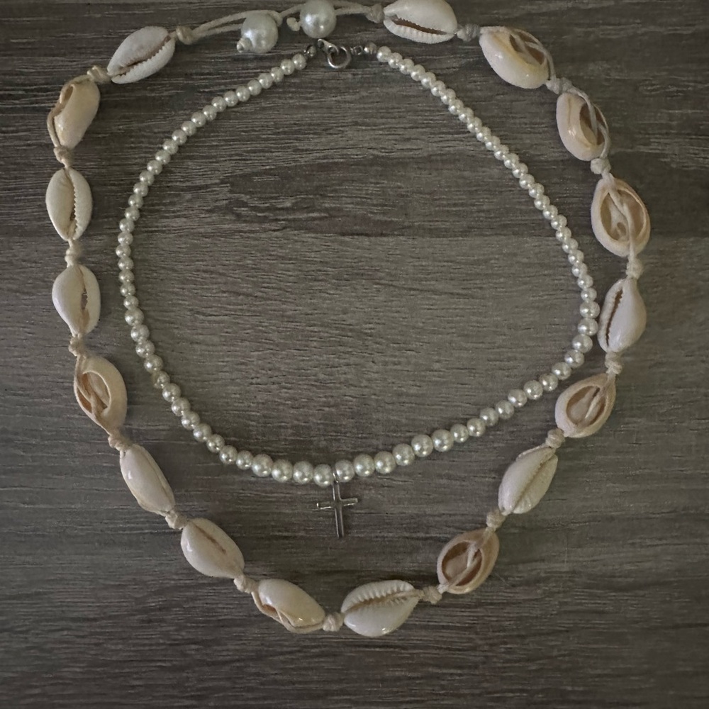 Elegant Shell and Pearl Necklace Set